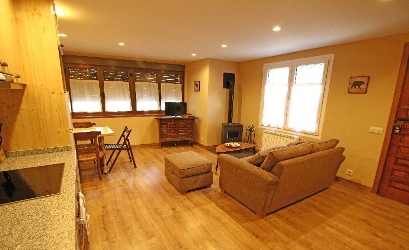 Snoe Apartamentos Mont Romies Plaza サラルデュ エクステリア 写真