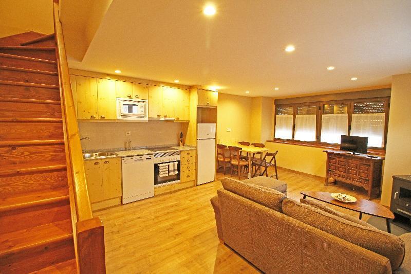 Snoe Apartamentos Mont Romies Plaza サラルデュ エクステリア 写真